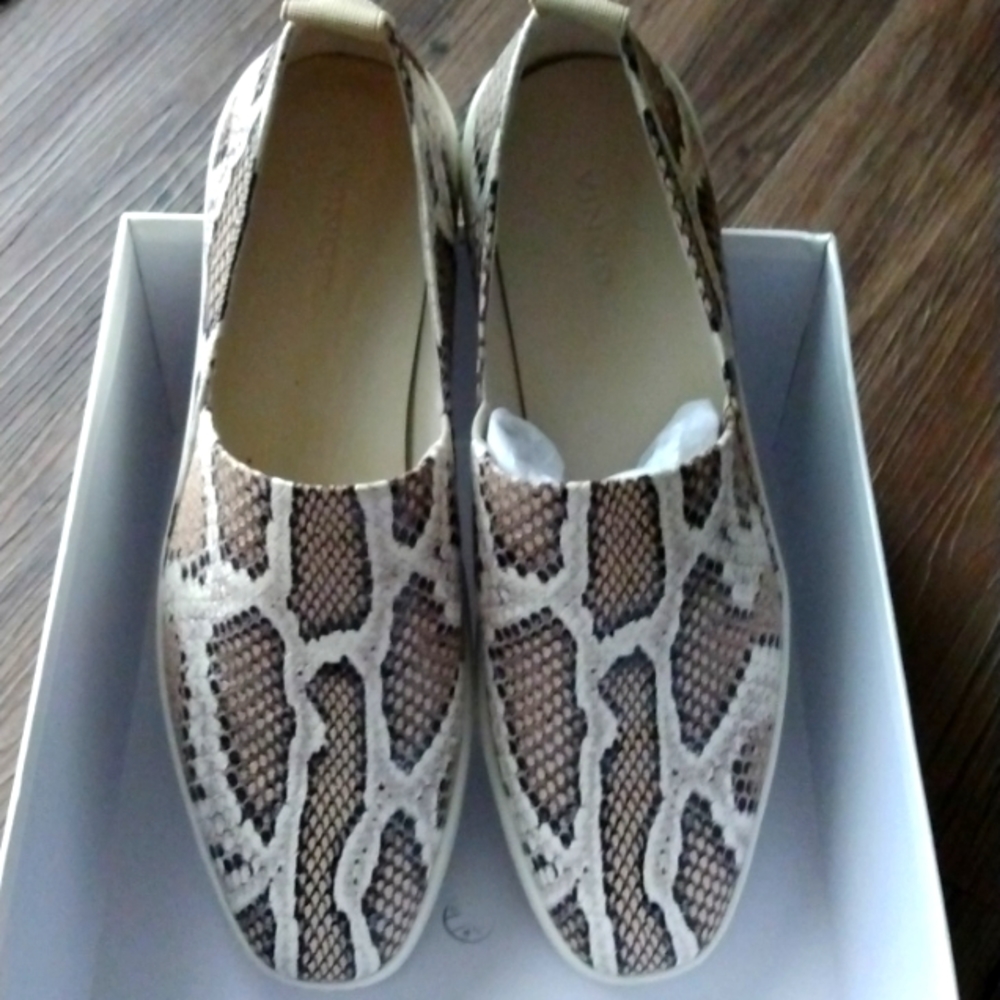 Vince Animal print leather flat with thick manmade sole. Never warn.
